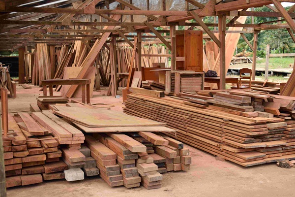 Garden-Center-Images/teak-lumber-stack-resize.jpg